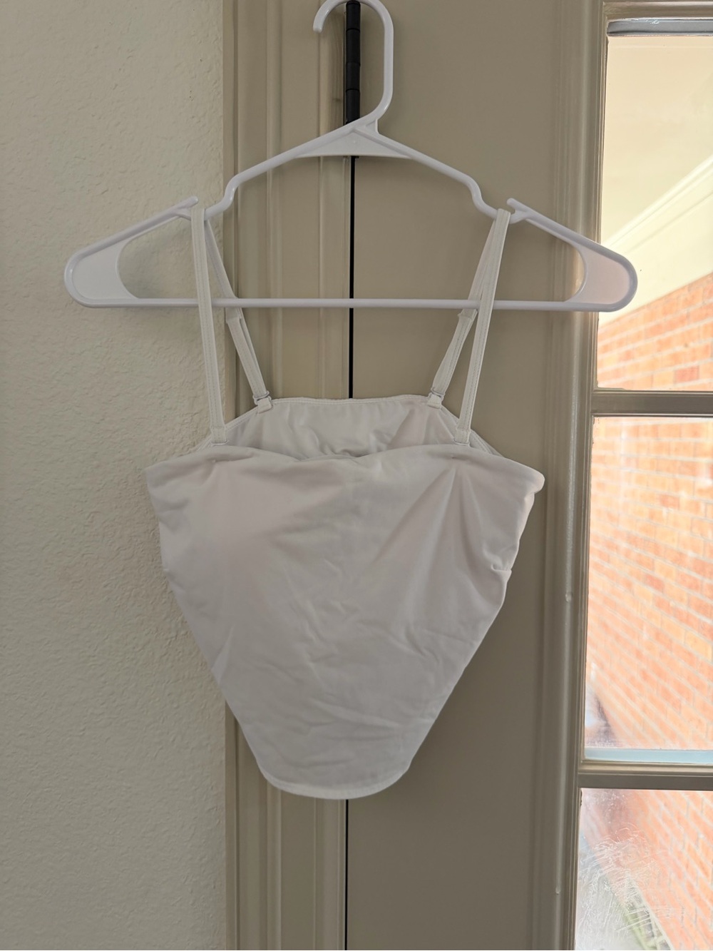 White Sleeveless Scoop Neck Tank